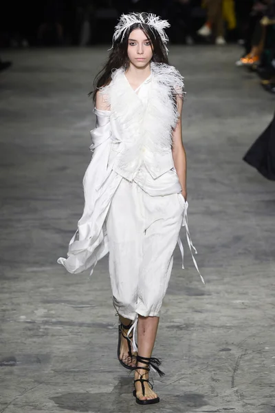 Look 10